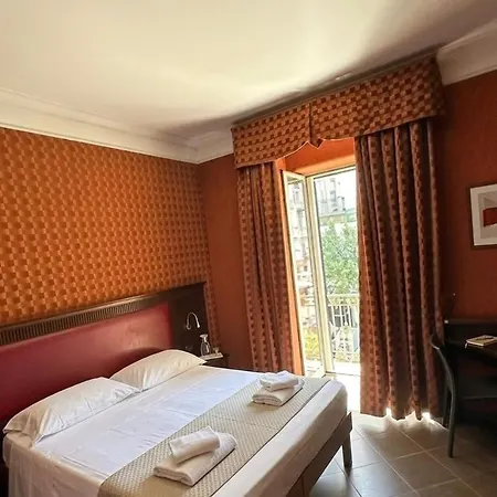 Hotel Smart Station 3*
